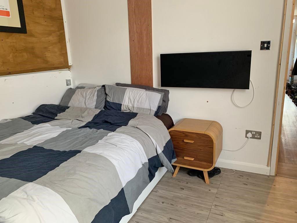 Lot: 10 - PREFABRICATED TWO-BEDROOM BUILDING - Bedroom